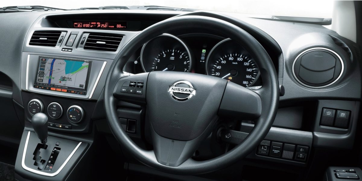 Photo：ハイウェイスター（2WD）。内装色はブラック〈G〉。日産オリジナルナビゲーション、フロアカーペット（エクセレント：消臭機能付）はディーラーオプション。※画面はハメ込み合成です。