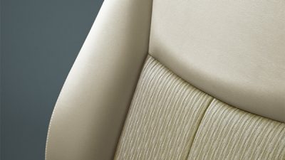 内装色：ベージュ〈C〉 シート地：ソフトジャカード織物/ネオソフィール®コンビ シート